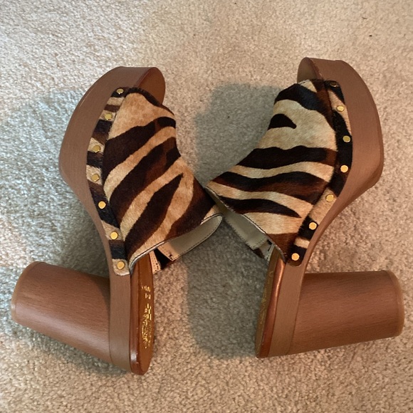 Vince Camuto 9.5 calf hair platform sandals - Picture 7 of 11